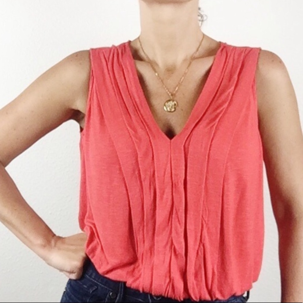 Max Studio Sleeveless V Neck Top Small A215